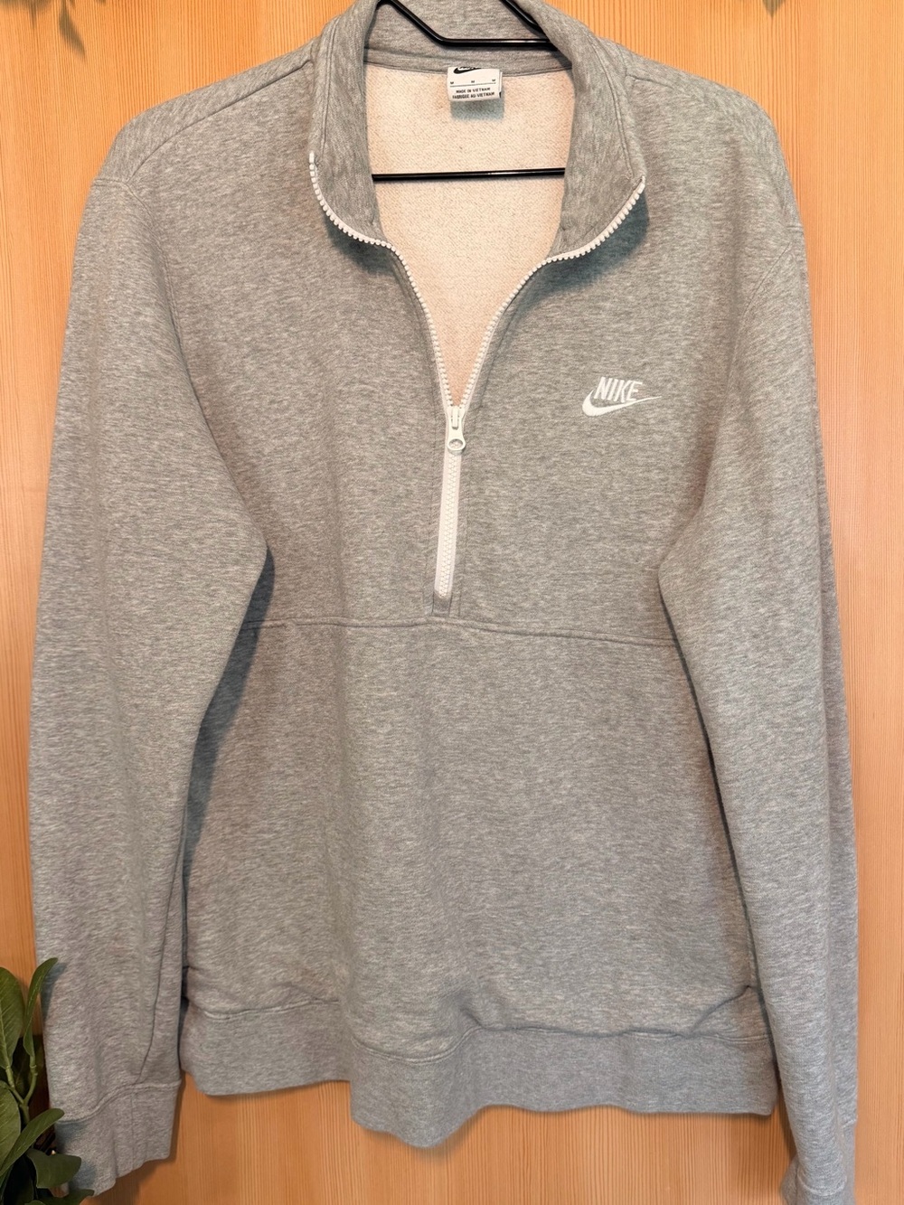 Nike Men’s Light Gray Half-Zip Sweatshirt